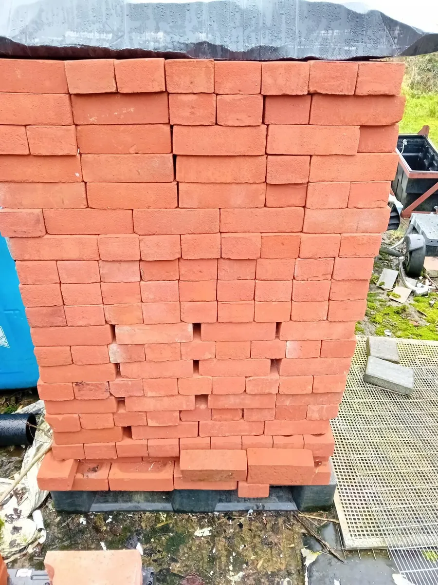 Red brick x 1000 - Image 1