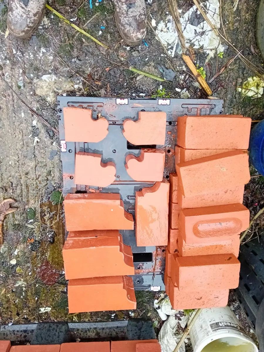 Red brick x 1000 - Image 2