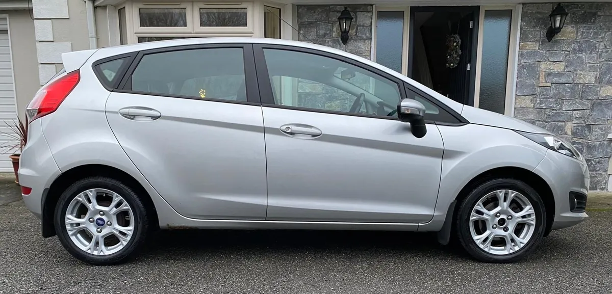 Ford Fiesta 2013 - Image 2