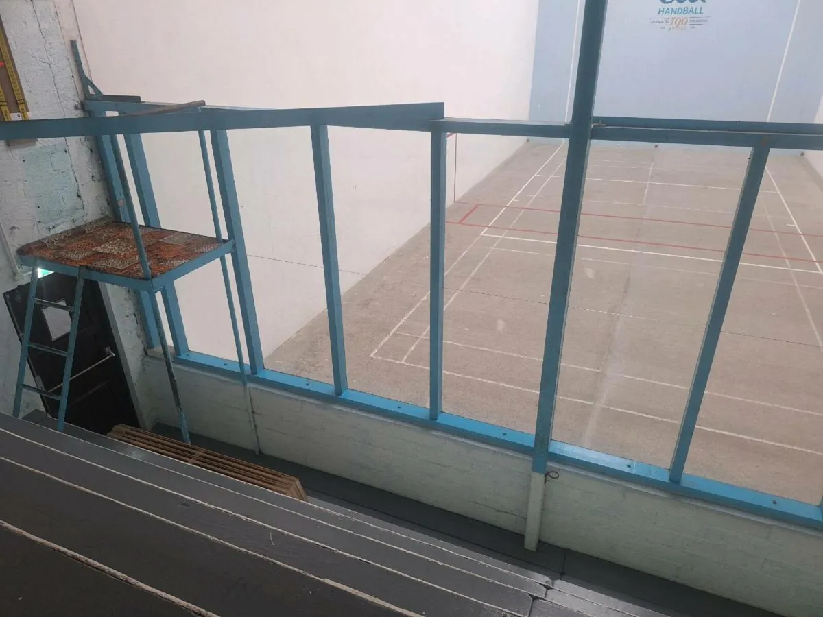 Toughened glass back wall - Image 4