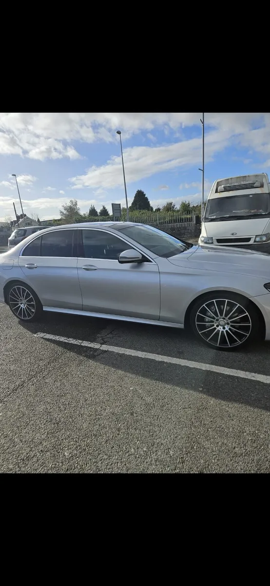 Mercedes E220D - Image 2
