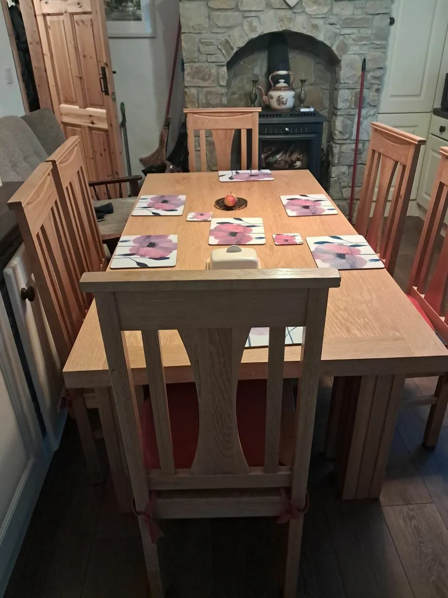 Oak table and chairs,as new. - Image 1