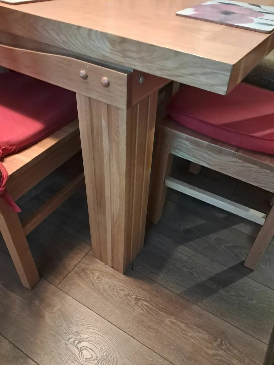 Oak table and chairs,as new. - Image 2