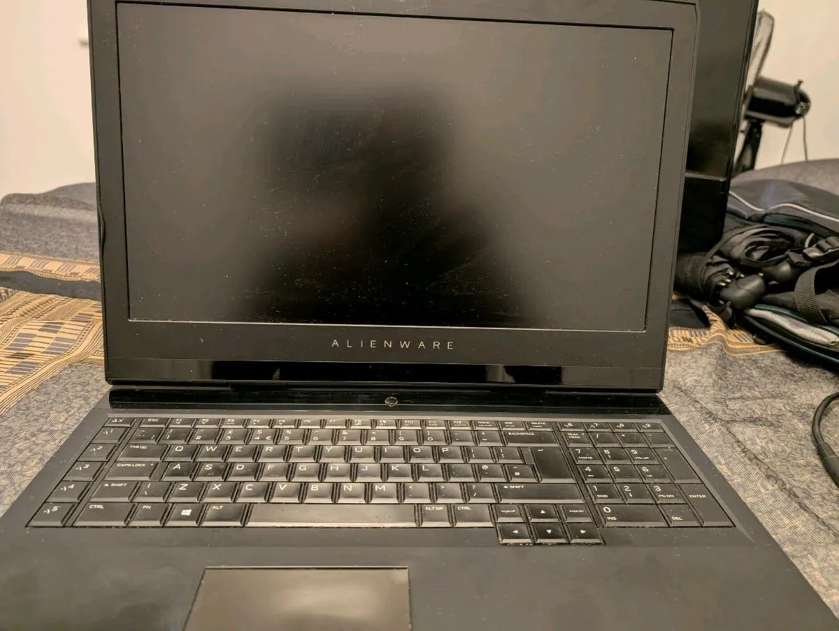 Alienware laptop - Image 1