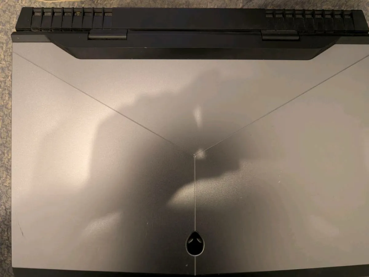 Alienware laptop - Image 2