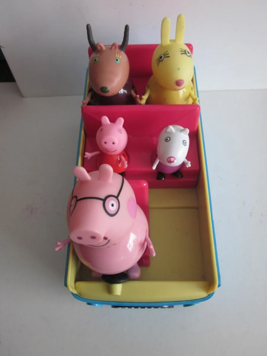 Peppa Pig  Talking School Bus - Image 1