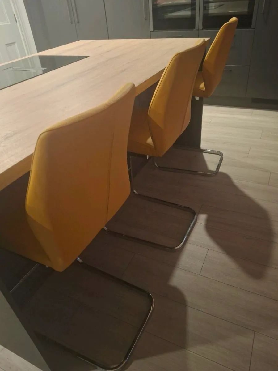 Kitchen island stools - Image 4