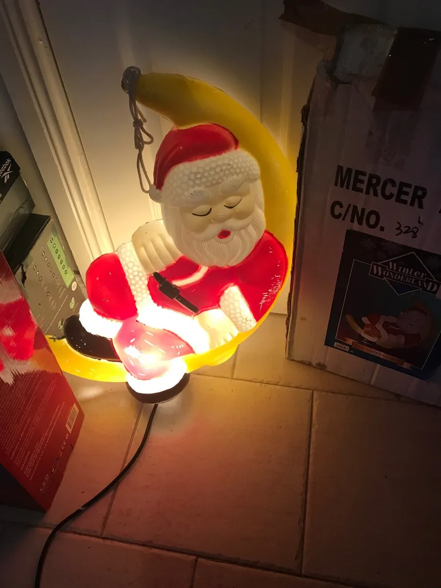 Santa Claus Light Up Christmas Decoration - Image 1