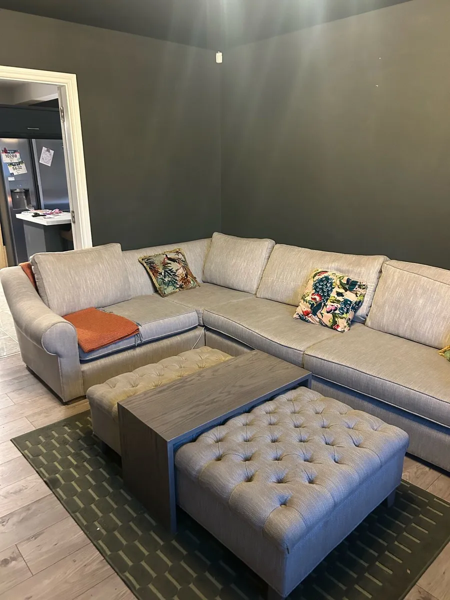 Couch / Sofa - Image 1