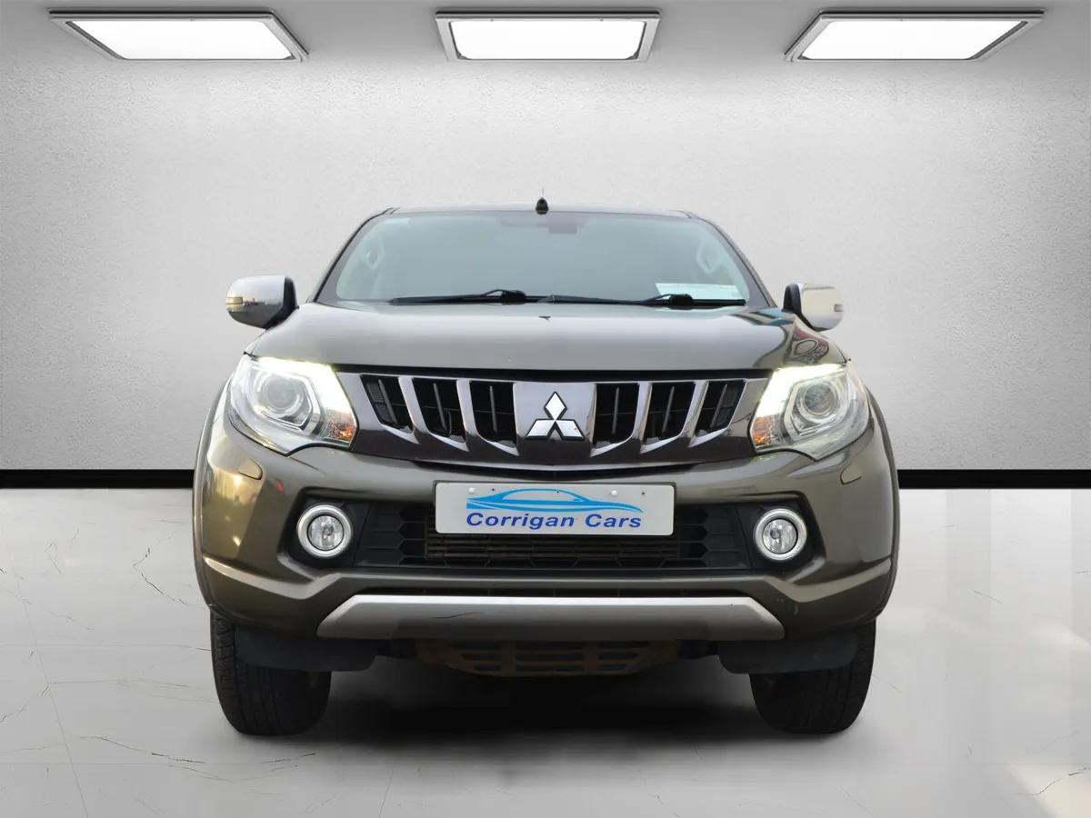 Mitsubishi L200 with gull wing canopy - Image 2