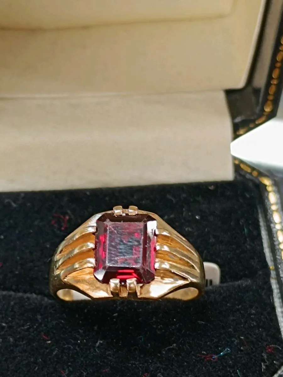 Vintage 9k Yellow Gold & Red Garnet Ring - Image 3