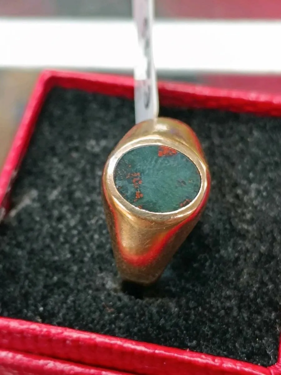 9k Yellow Gold & Bloodstone Vintage Signet Ring - Image 1
