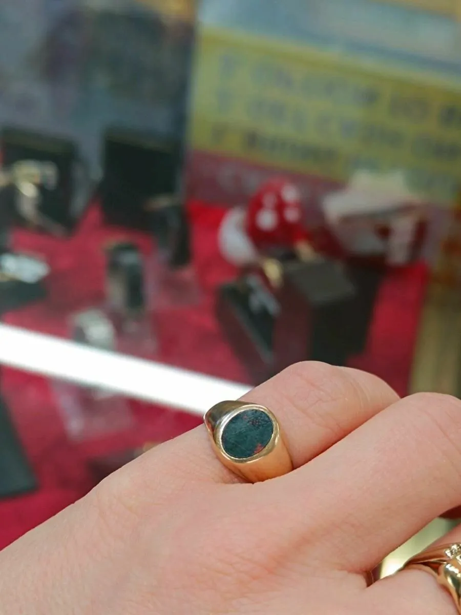 9k Yellow Gold & Bloodstone Vintage Signet Ring - Image 4