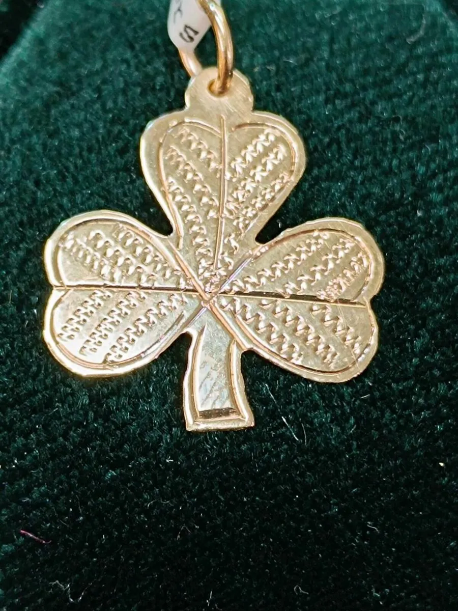 Vintage 9k Gold Shamrock, 3 Leaf Clover Pendant - Image 1
