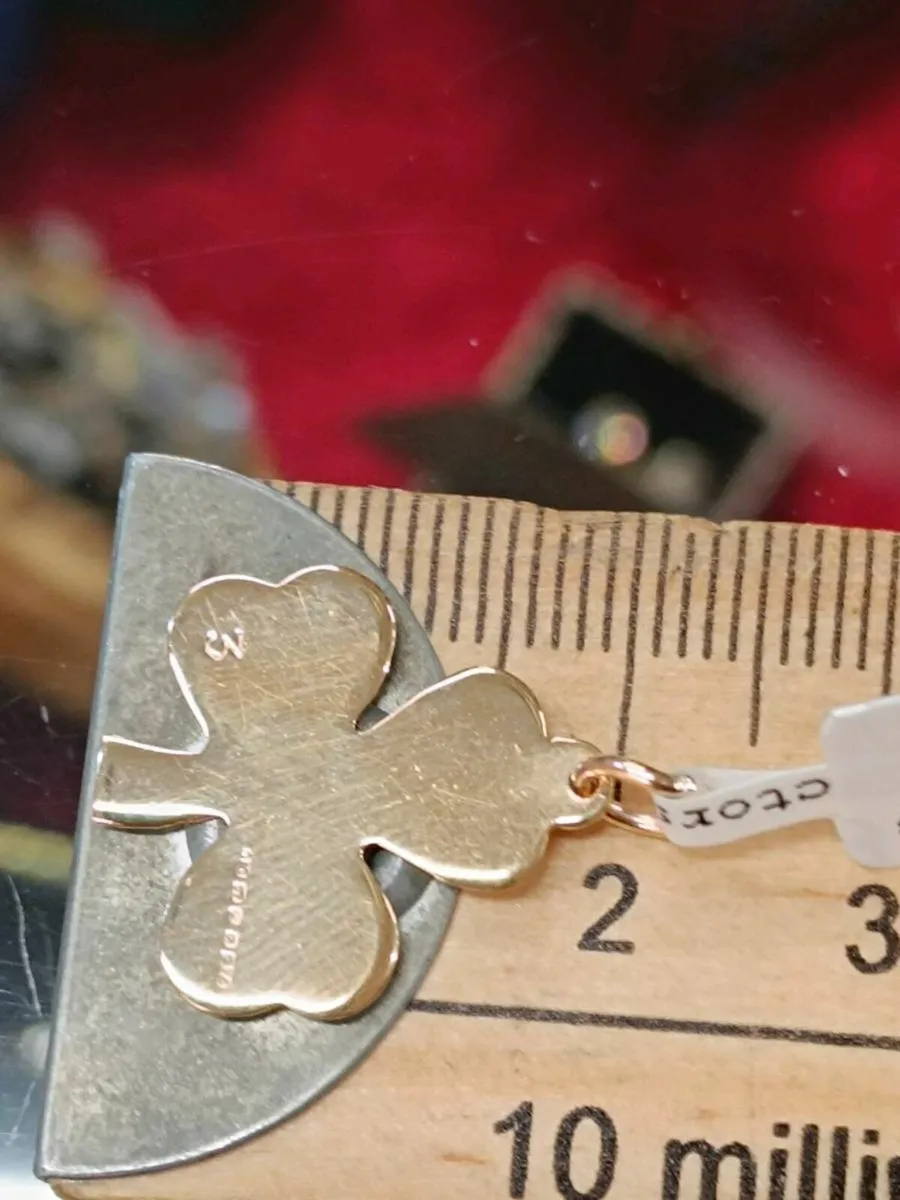 Vintage 9k Gold Shamrock, 3 Leaf Clover Pendant - Image 4