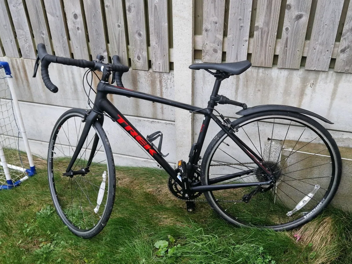 Trek 52cm road bike + accessories - Image 1