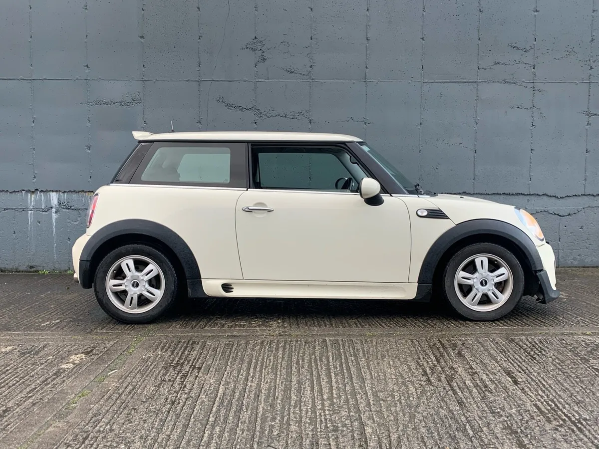 Mini Cooper one - Image 4