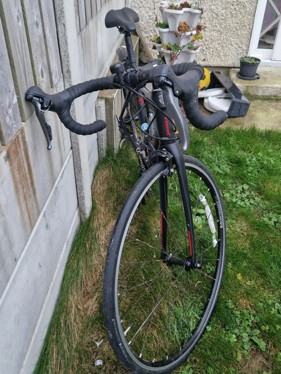 Trek 52cm road bike + accessories - Image 2