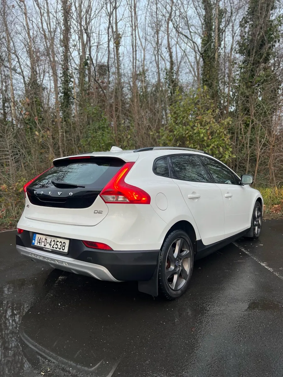 141 Volvo V40 D2 Cross Country Auto - Image 3