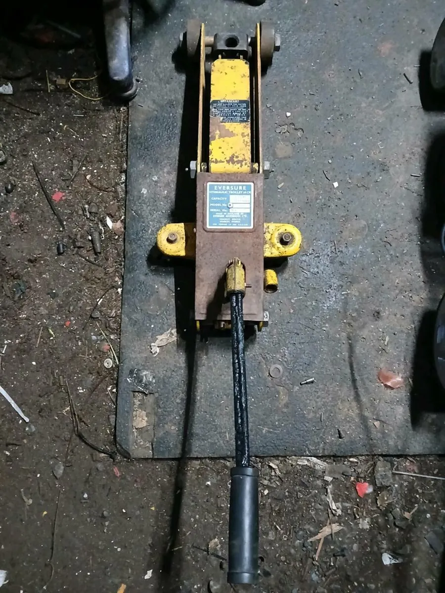 Big trolley jack 1 ton half working perfect - Image 1