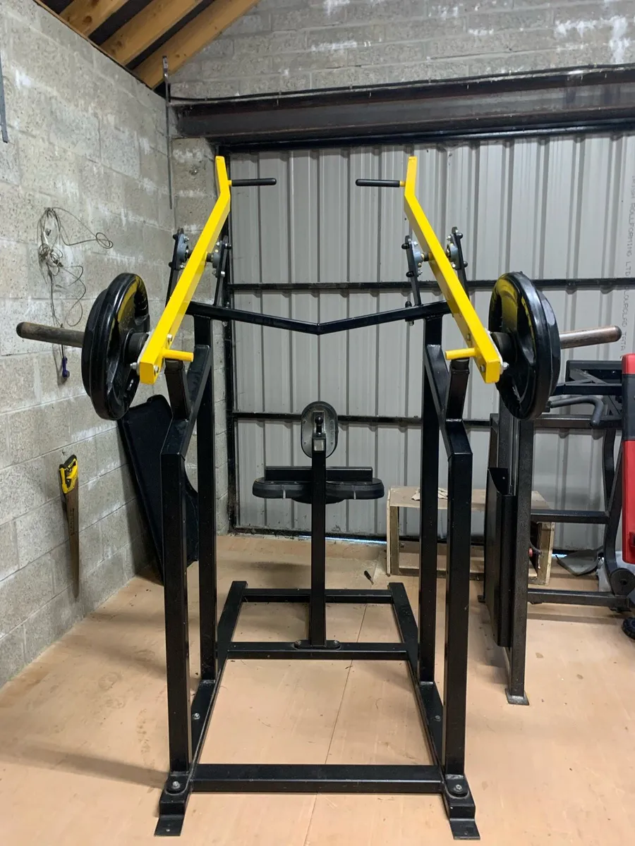Lat pulldown - Image 1