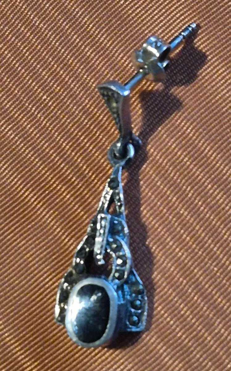 925 Silver, Marcasite & Onyx Earrings & Brooch - Image 3