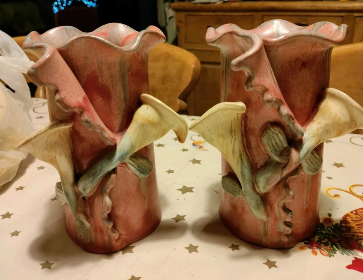 Elderbush Irish pottery 2 Vases. Perfect condition - Image 1