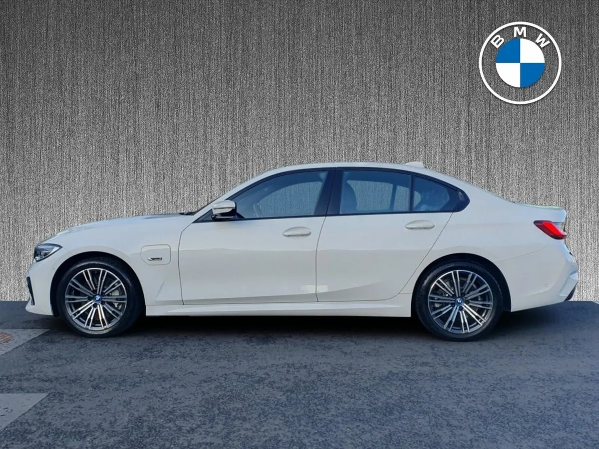 BMW 3-Series 330e M Sport Saloon - Image 4