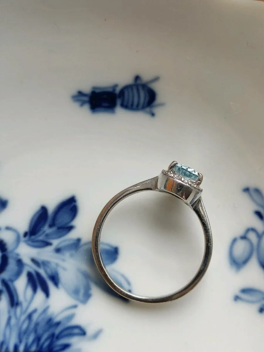 9ct white gold aquamarine & diamond ring - Image 3