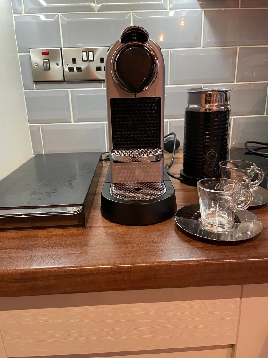 Nespresso coffe machine bundle - Image 1