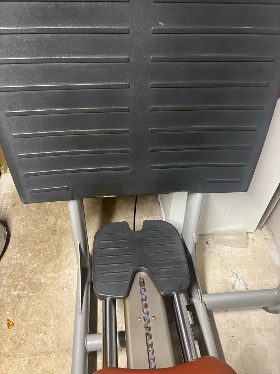 Technogym leg press - Image 3