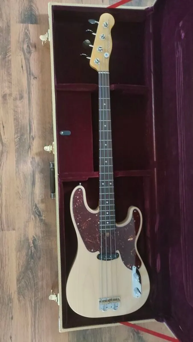 51 P Bass Custom Precision - Image 1