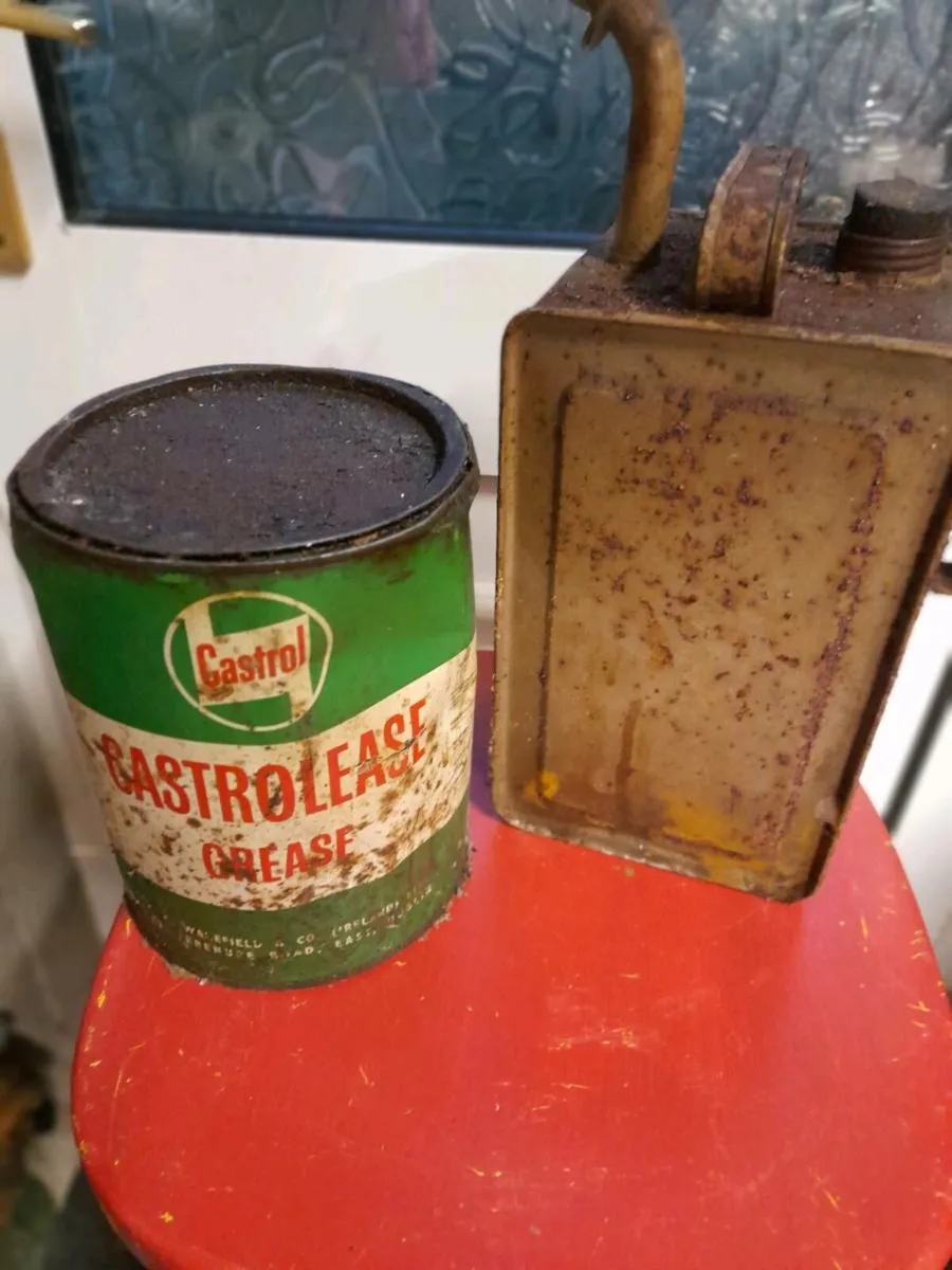 Old tins - Image 1