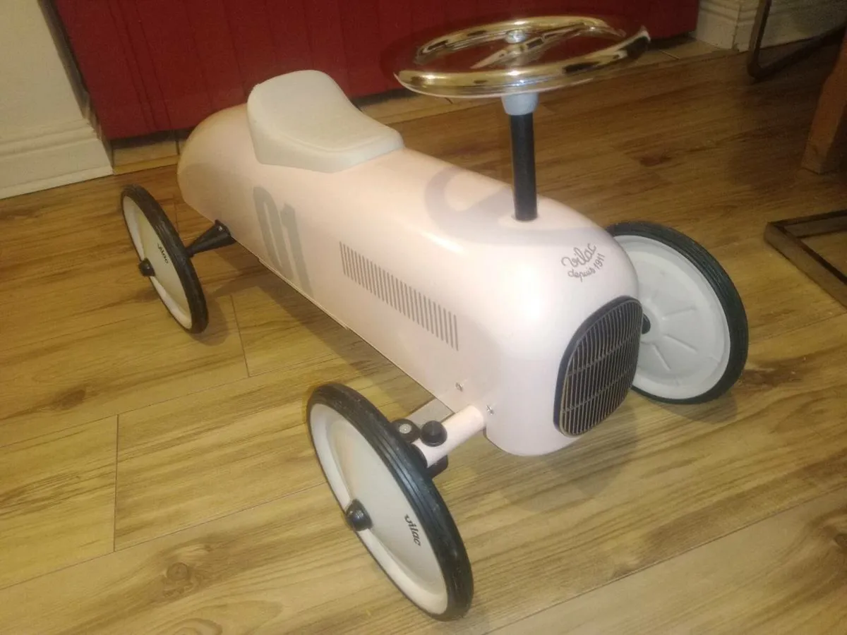 Vilic metal vintage car - Image 1