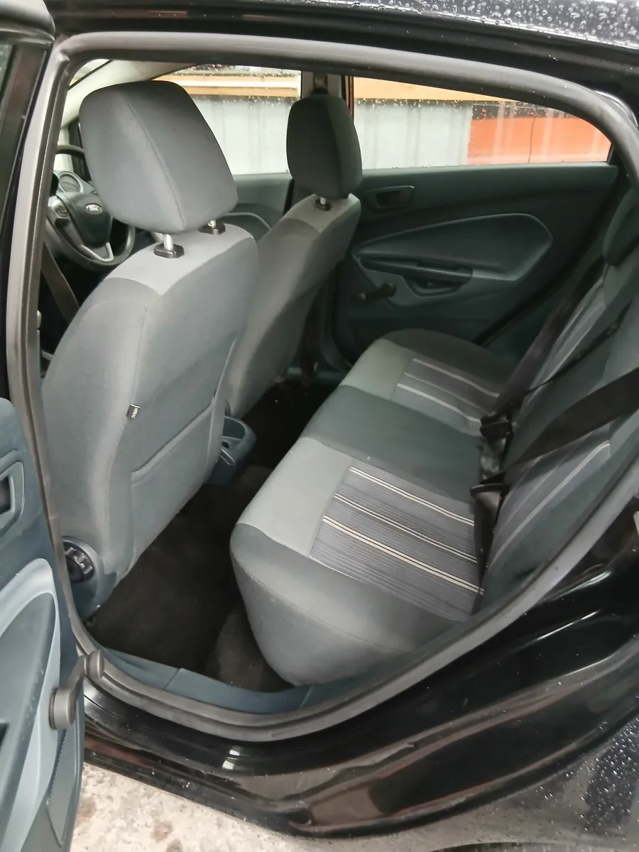 Ford Fiesta 2009 - Image 2