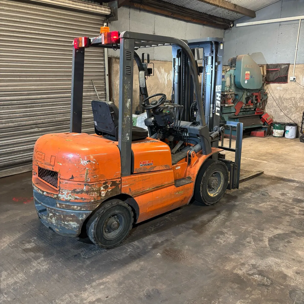 Heli 2.5ton forklift - Image 1