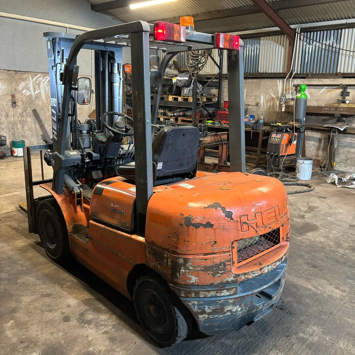 Heli 2.5ton forklift - Image 2