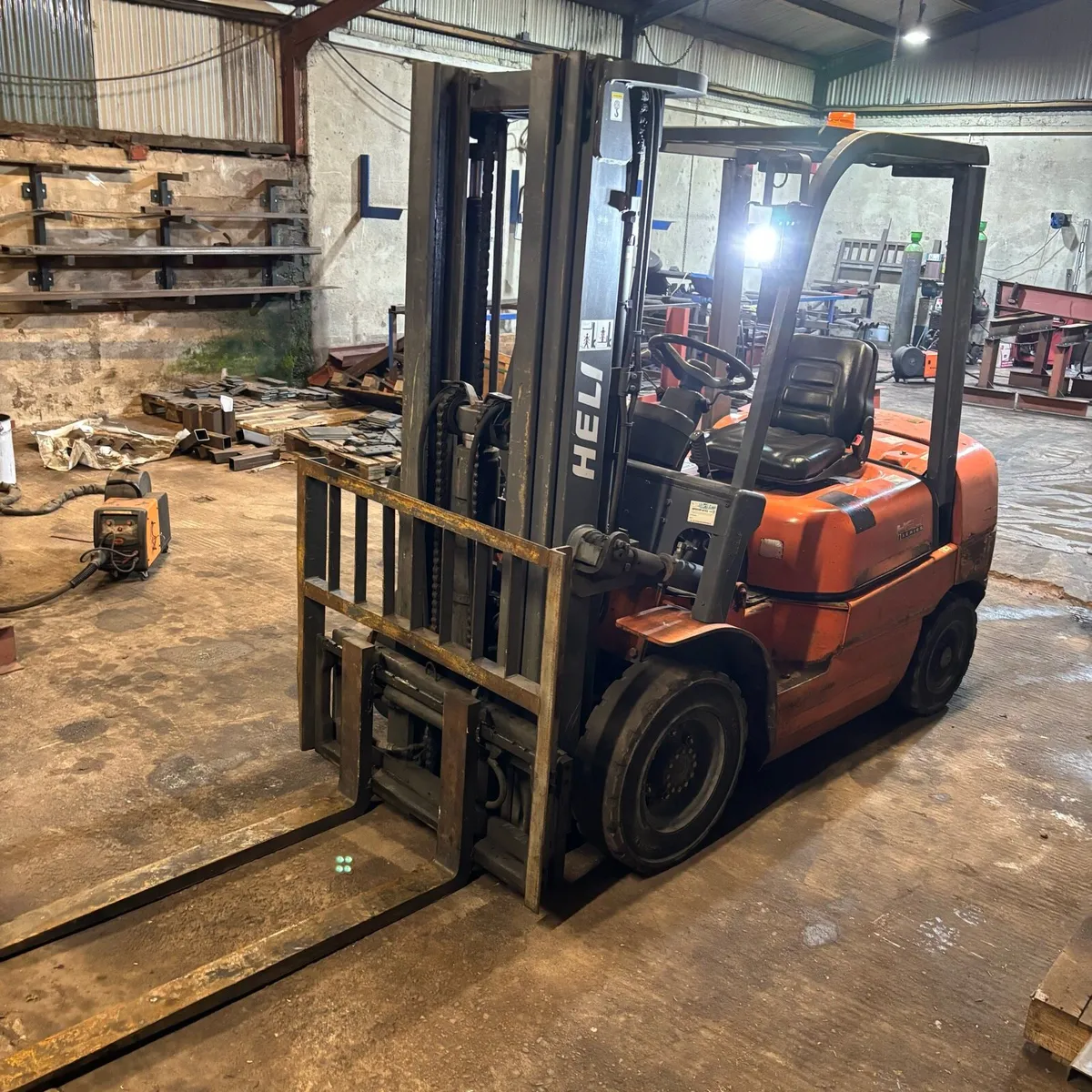 Heli 2.5ton forklift - Image 3