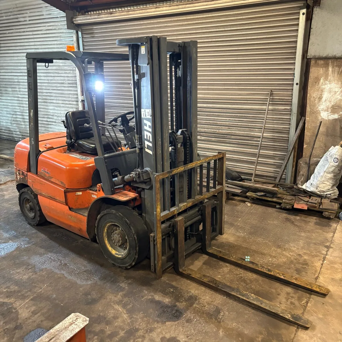 Heli 2.5ton forklift - Image 4