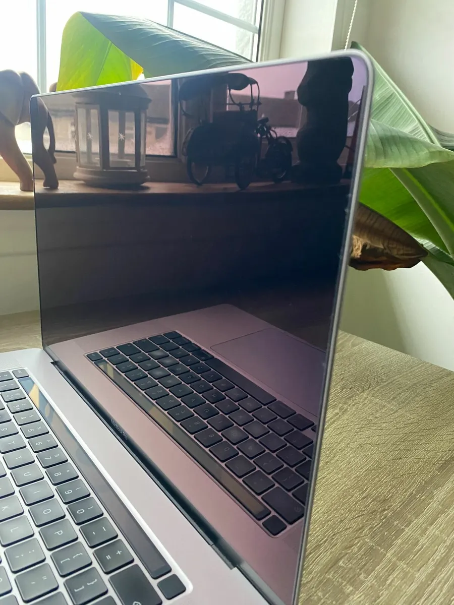 MacBook Pro 16" (2019) i7 | 16GB | 512GB - Image 3
