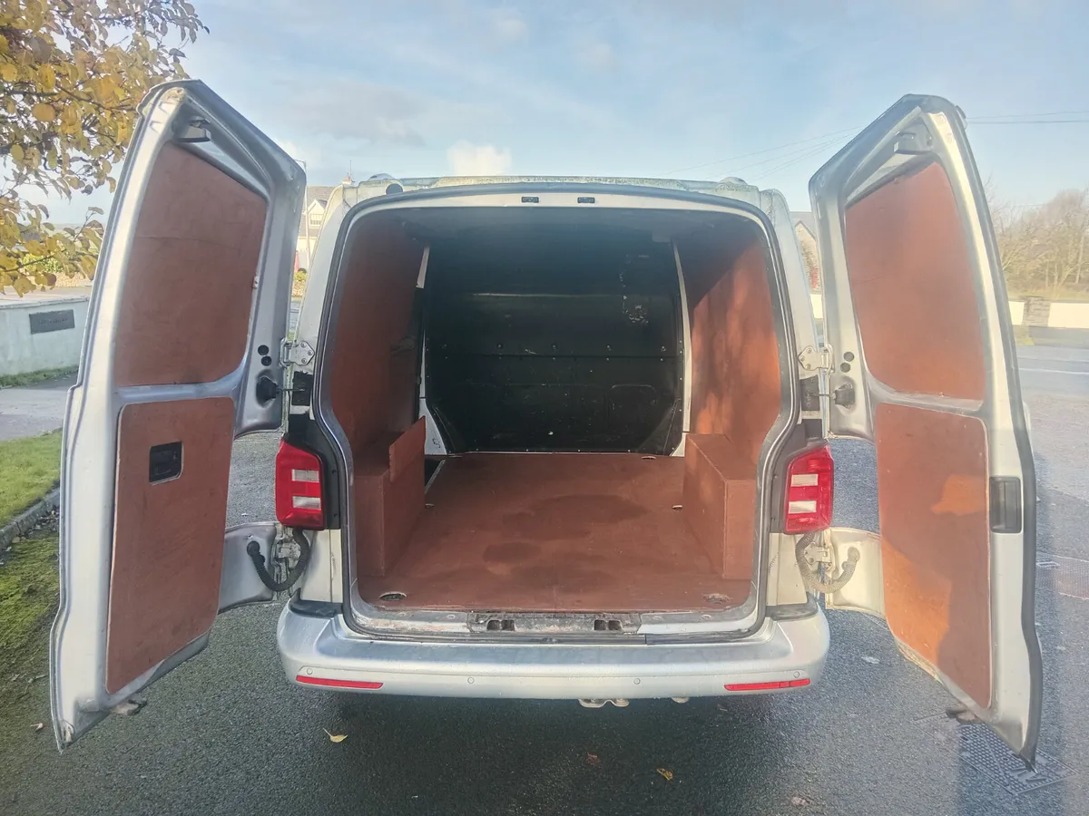 Volkswagen Transporter 2016 - Image 2