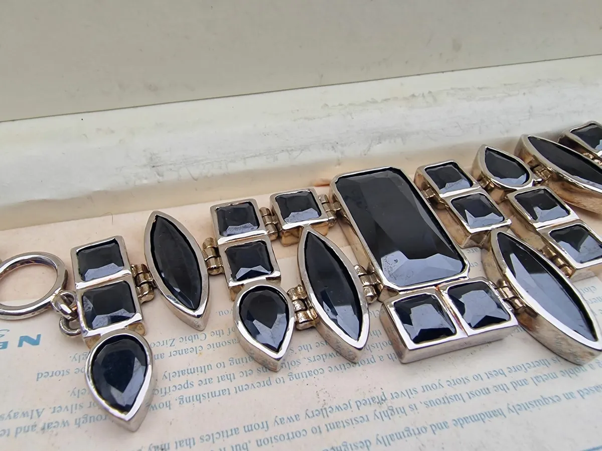 Newbridge jewellery. - Image 1