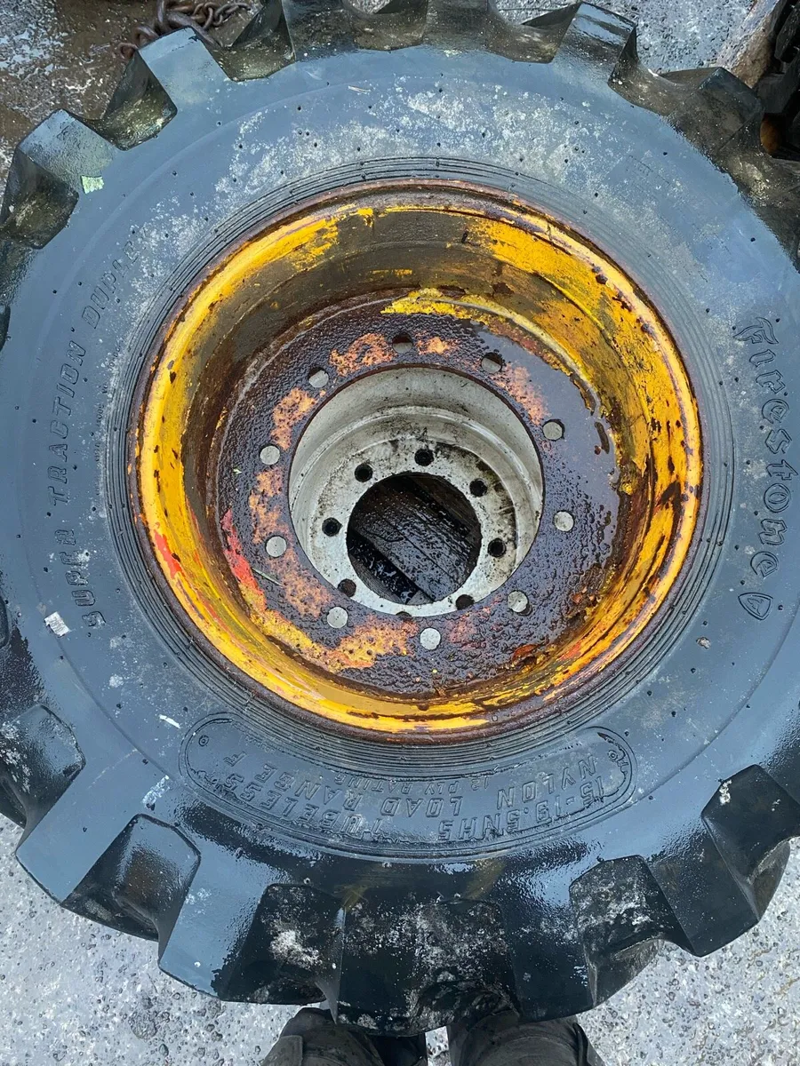 8/10 stud Wheels 15-19.5 - Image 1
