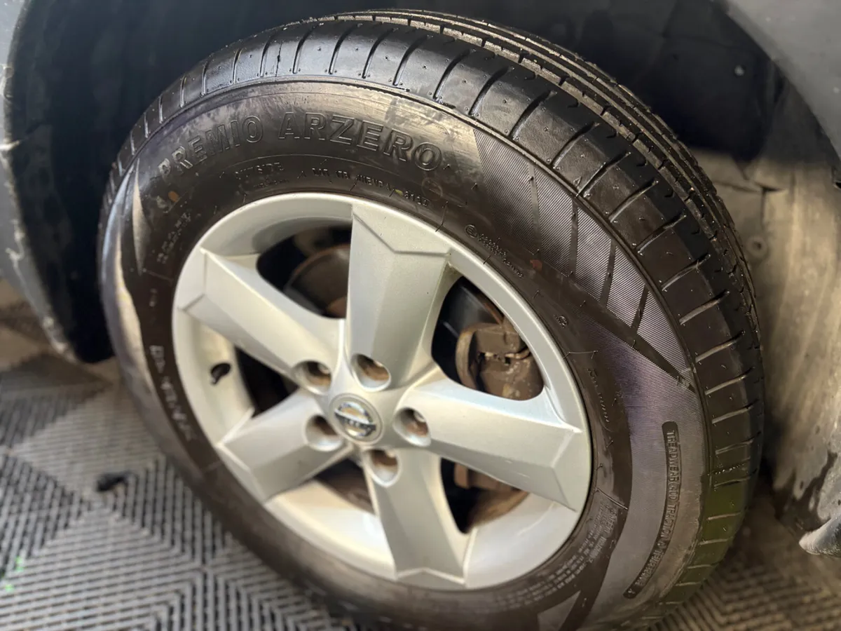 Nissan Qashqai 2010 SUPER LOW MILEAGE - NEW  NCT - Image 2