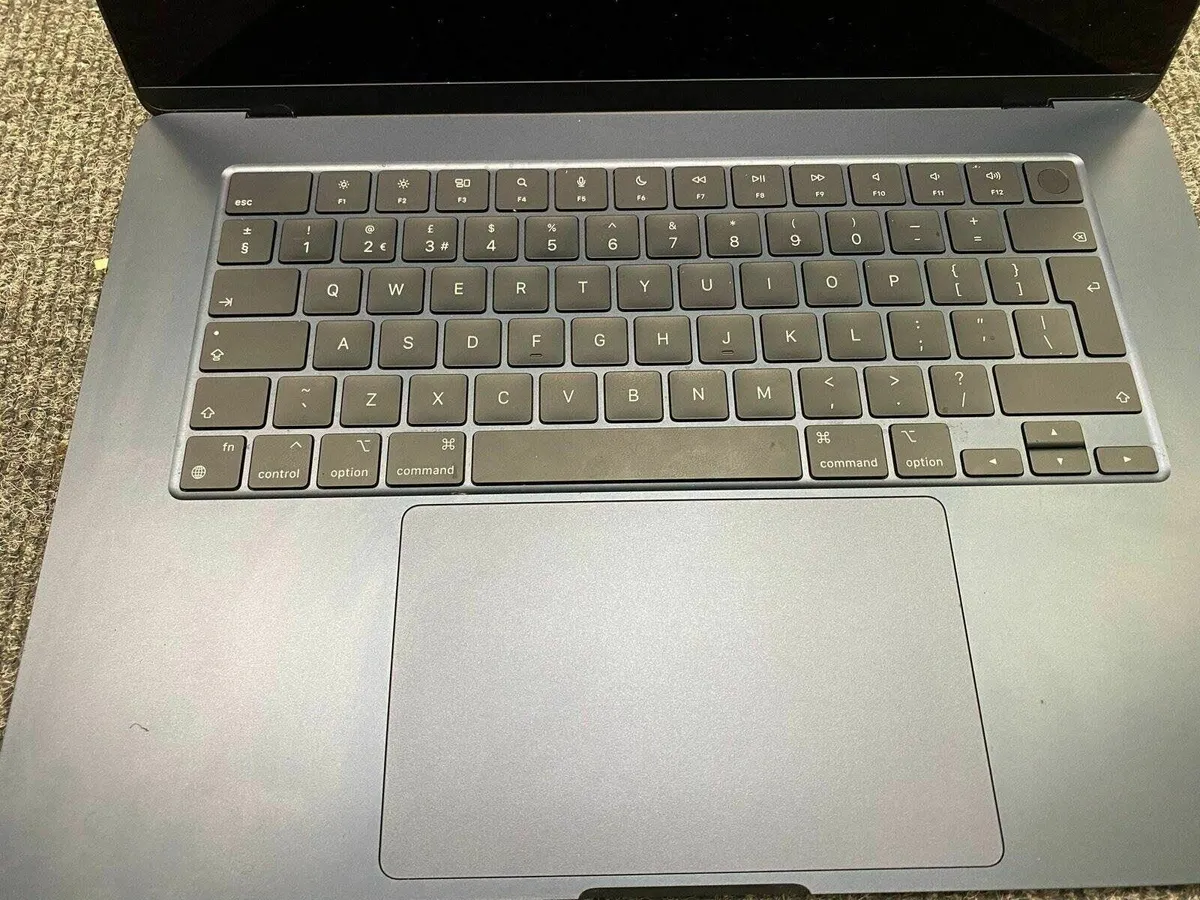 MacBook Air M2 15 Inch A2941 Boxed - Image 3