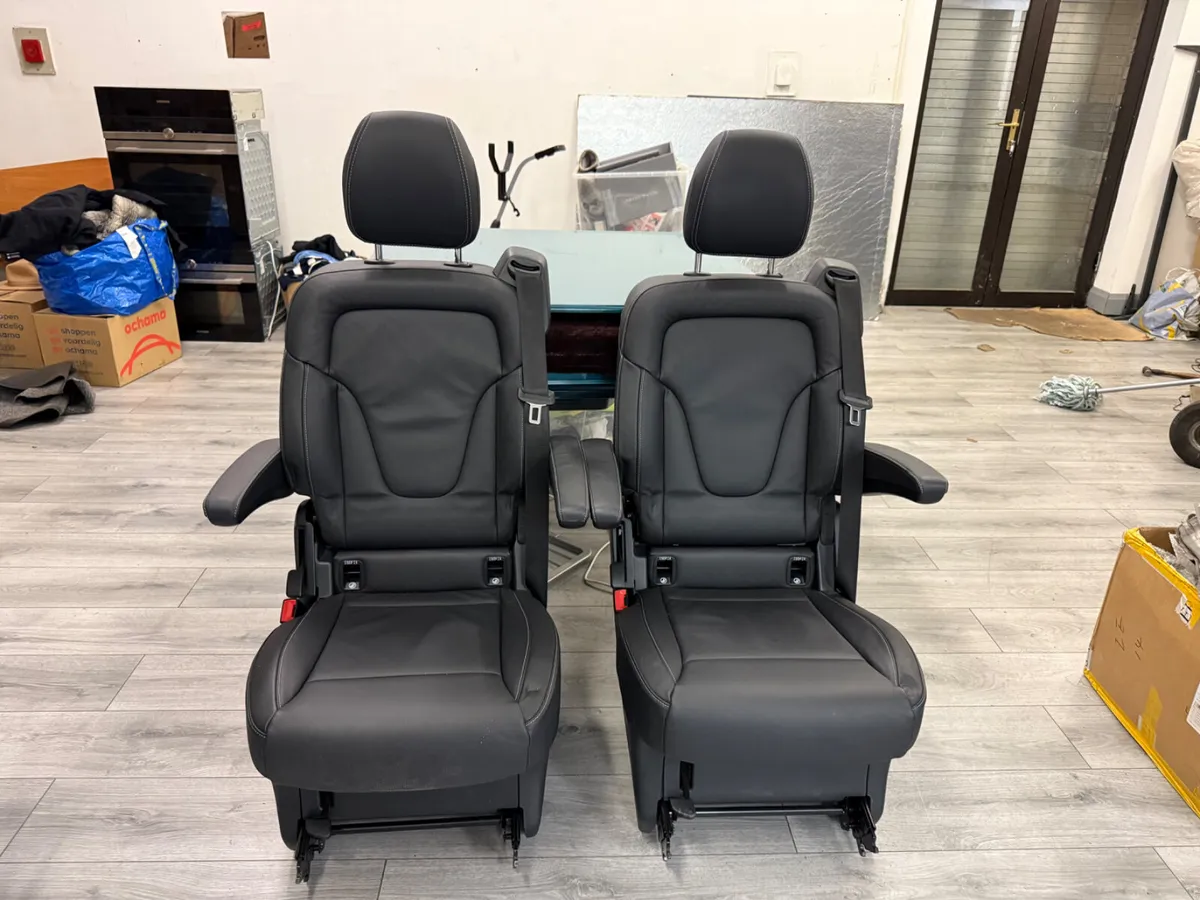 2021 Mercedes V250 middle seats