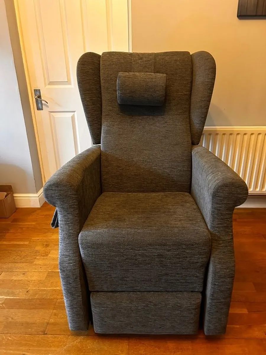 Electric Riser/Recliner - Image 1