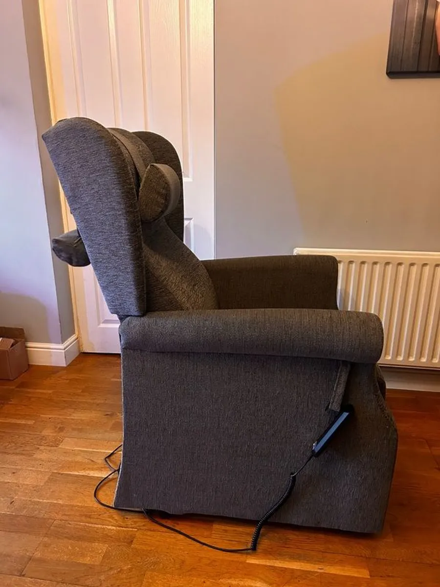 Electric Riser/Recliner - Image 2