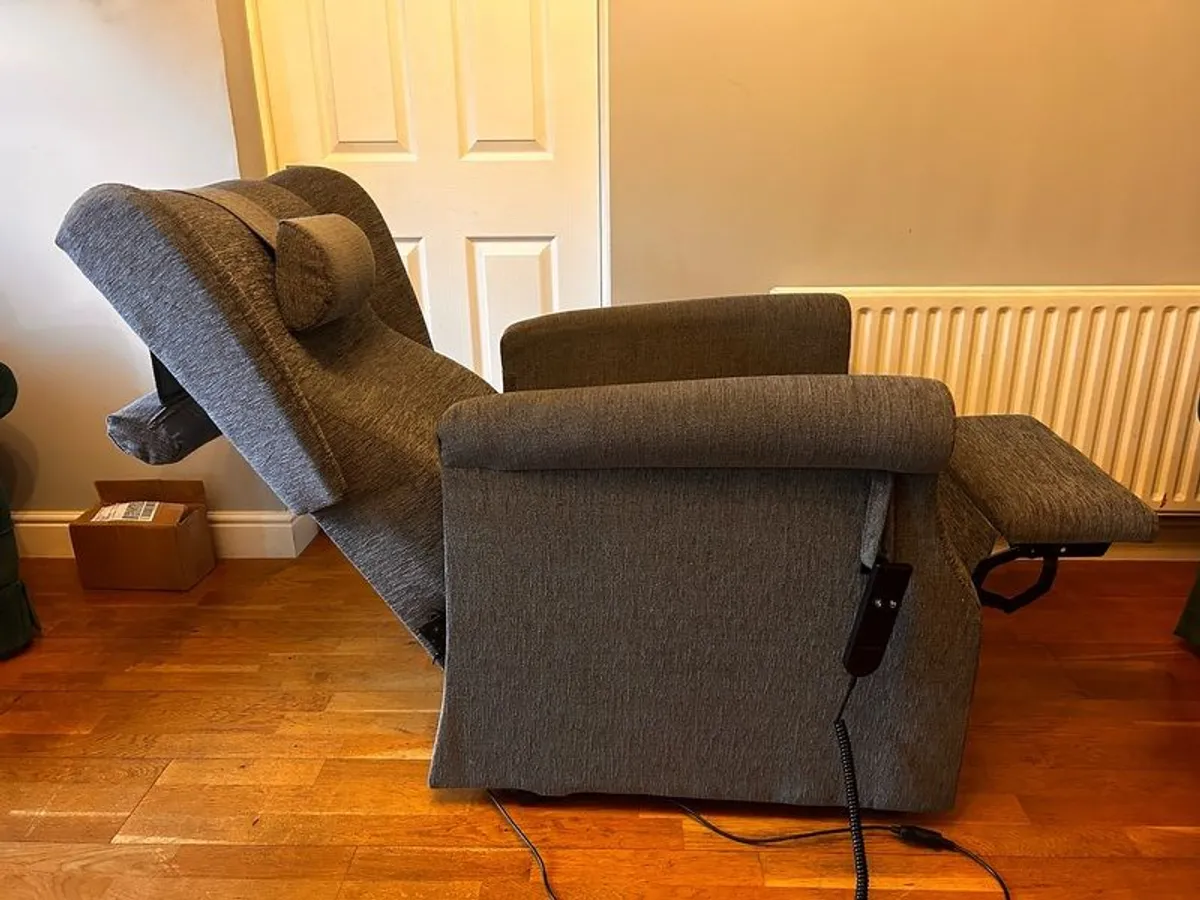 Electric Riser/Recliner - Image 3