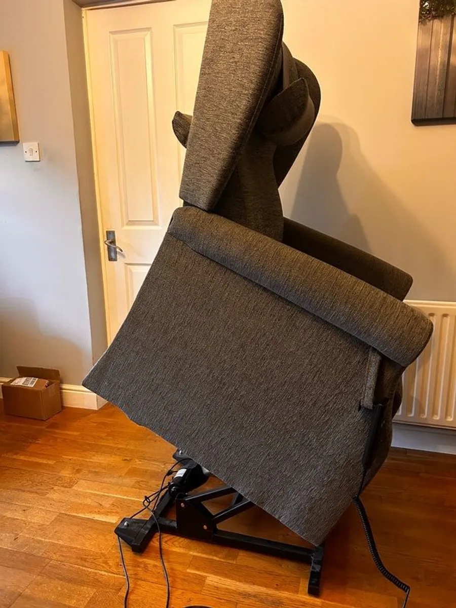 Electric Riser/Recliner - Image 4